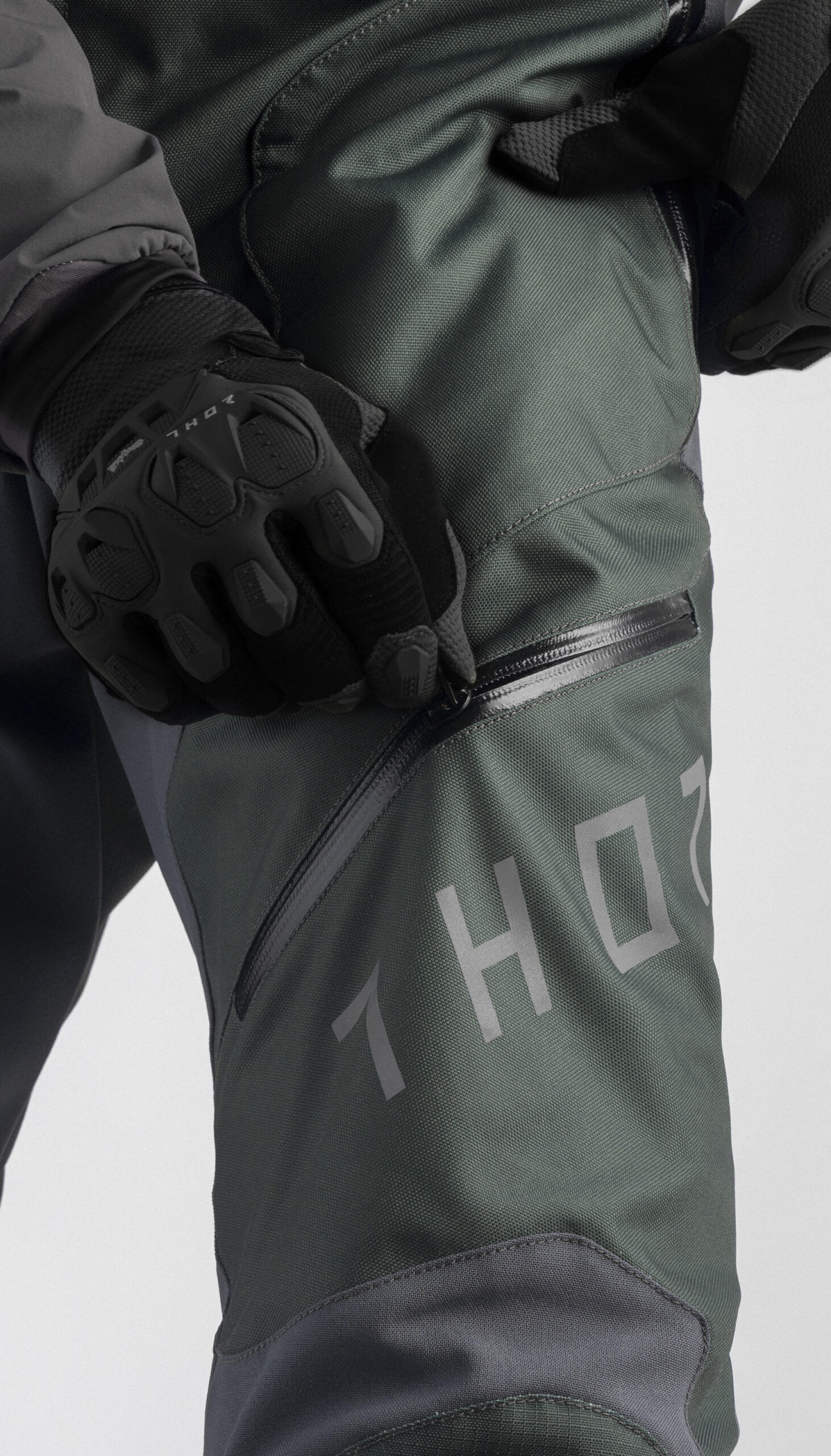 Terrain Army Green & Charcoal Over The Boot Pants - Size 28 - Image 3