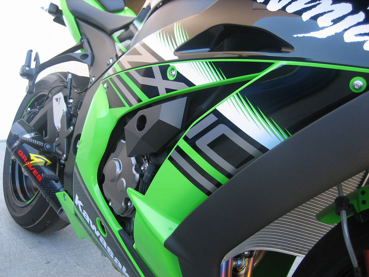 Graves Kawasaki ZX-10 Frame Sliders Plastic FSK-16ZX1-K - Image 3