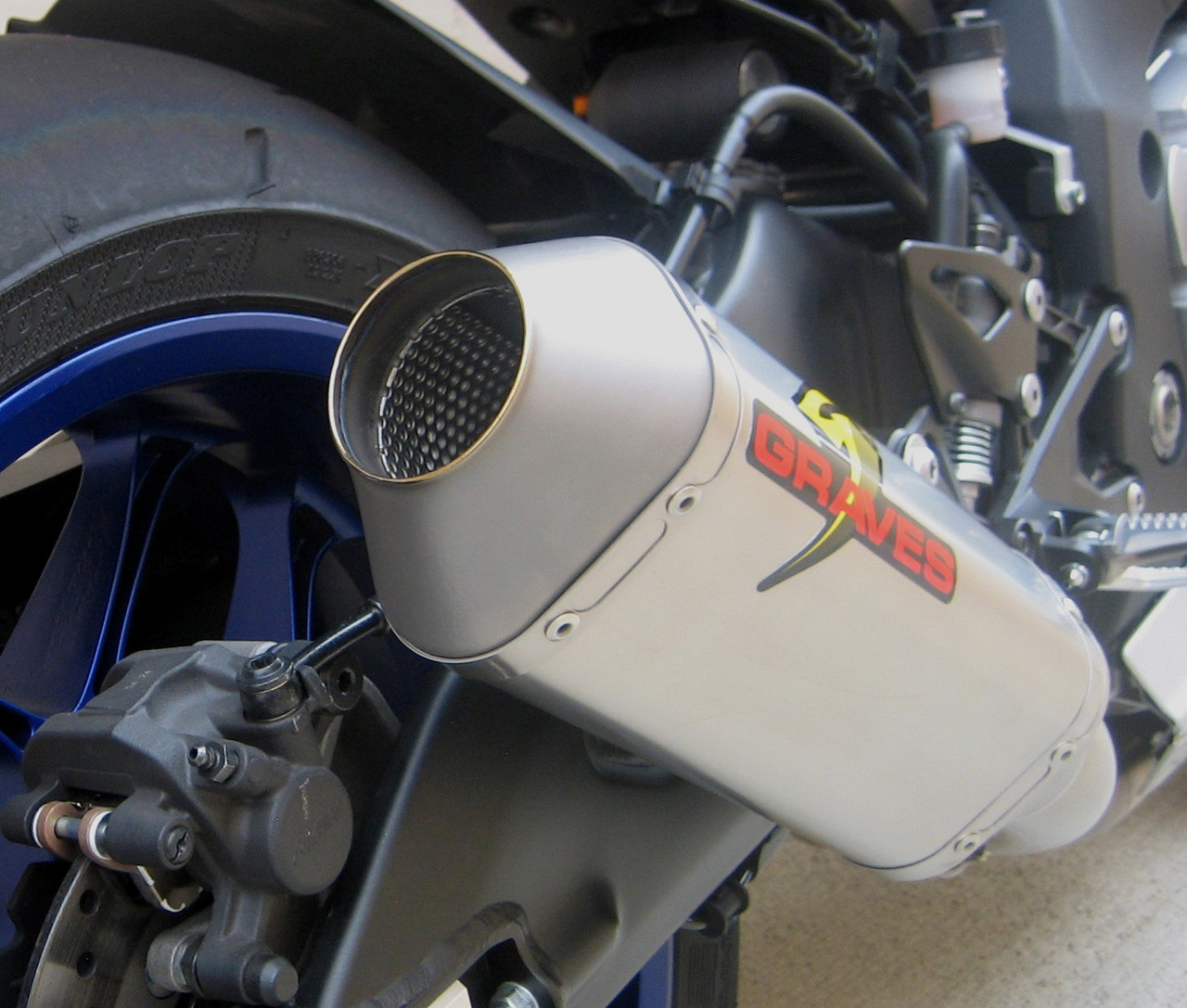 Graves Titanium Slip-On Exhaust w/ Link Pipe Silver Fits Yamaha R1 - Image 3